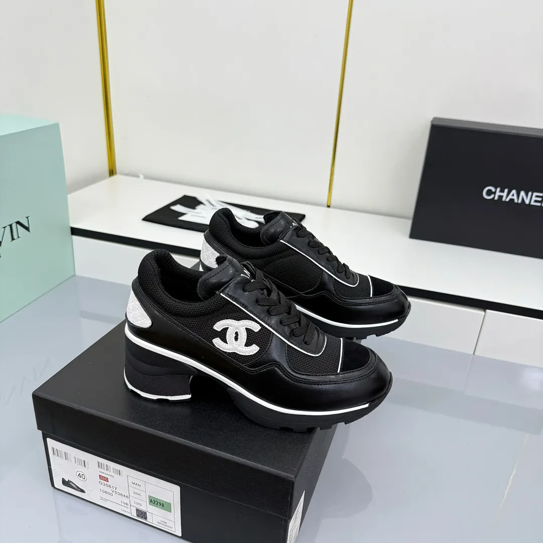 👟👟Ex-factory price 660👟👟 Chanel casual small leather shoes ~ original calfskin panda shoes Chanel 25C latest hot style panda black and white sports shoes casual sneakers small fragrance hot item classic black and white panda color coco girls must pay for it Fabric: original customized first-layer cowhide Inner: original imported breathable mesh lining Outsole: Original molded rubber + TPU combination Size: Women's 35-41